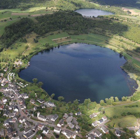 Eifelsteig, Schalkenmehrener und Weinfelder Maar, © Eifel Tourismus GmbH - Helmut Gassen