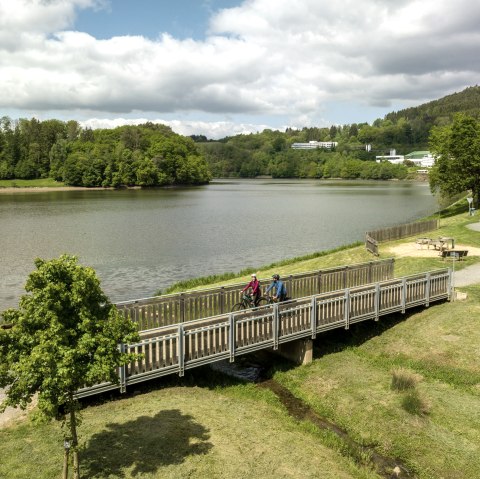 Der Prüm-Radweg führt am Stausee Bitburg bei Biersdorf vorbei, © Eifel Tourismus GmbH, Dominik Ketz